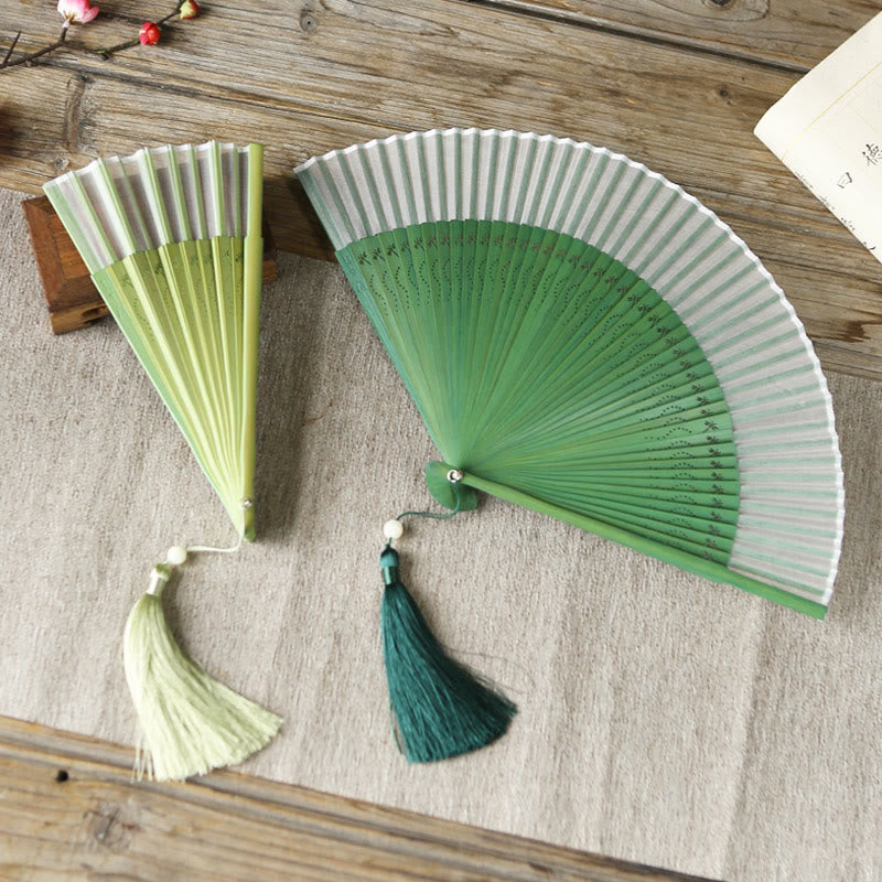 Éventail chinois pliable en soie de mûrier motif libellule 23 cm