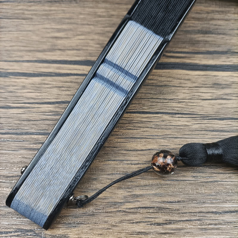 Éventail chinois pliable rétro en bambou et soie avec feuilles et fleurs