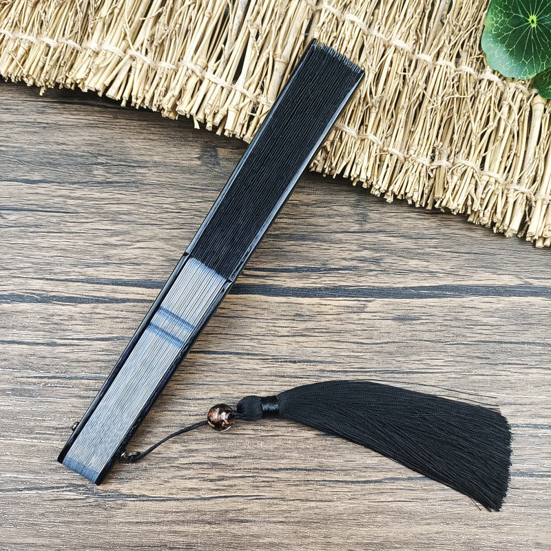 Éventail chinois pliable rétro en bambou et soie avec feuilles et fleurs