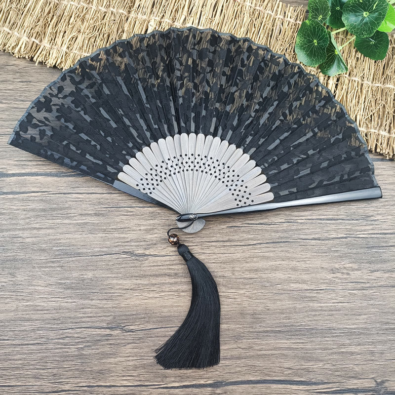 Éventail chinois pliable rétro en bambou et soie avec feuilles et fleurs