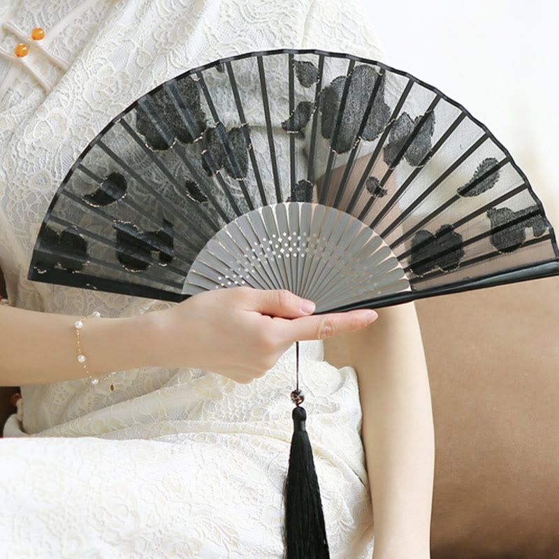 Éventail chinois pliable rétro en bambou et soie avec feuilles et fleurs