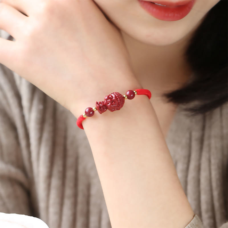 Bracelet de bénédiction en fil de cinabre avec amulette du zodiaque chinois