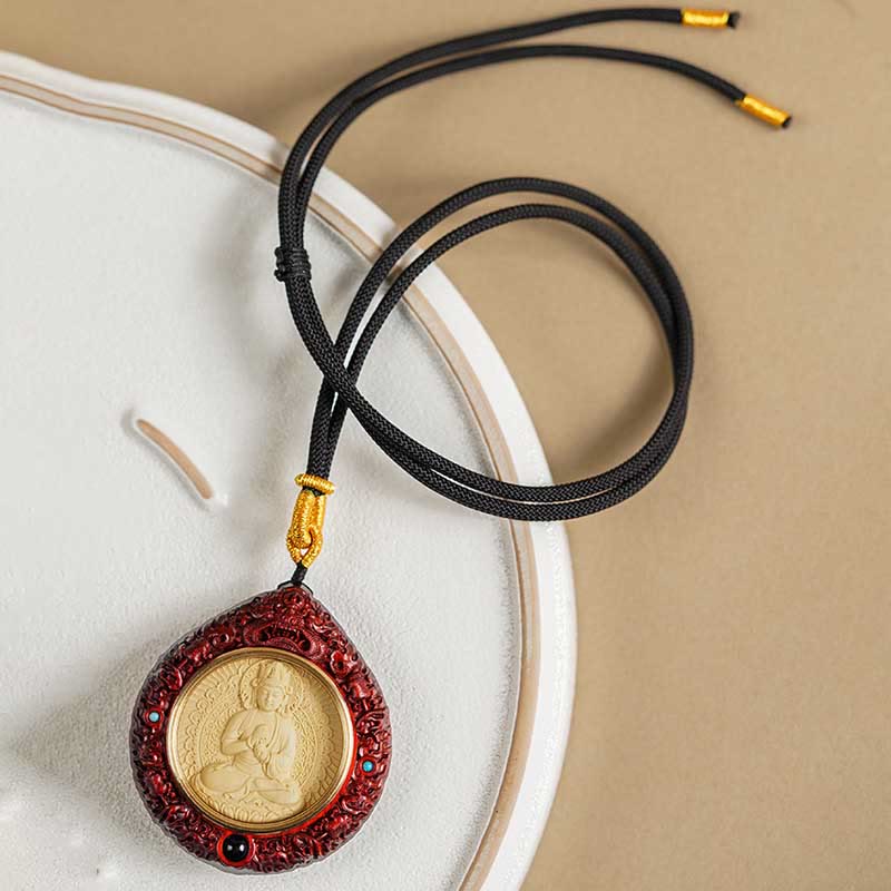 Collier du zodiaque chinois avec pendentif Avalokitesvara et bois de santal rouge
