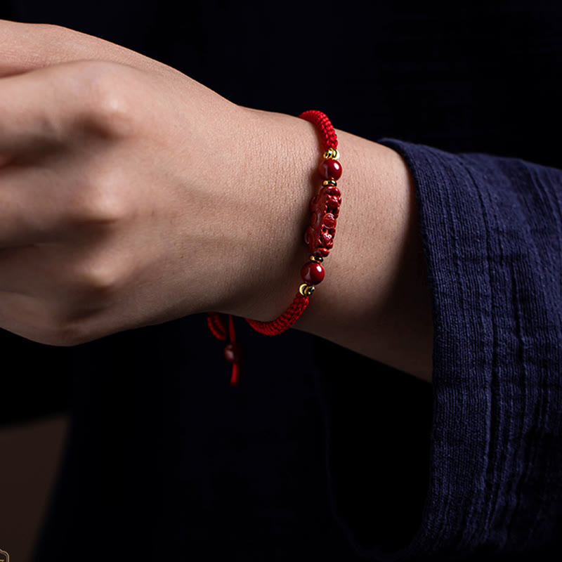 Bracelet tressé en fil rouge de 14 à 20 cm avec personnage Cinnabar Fu