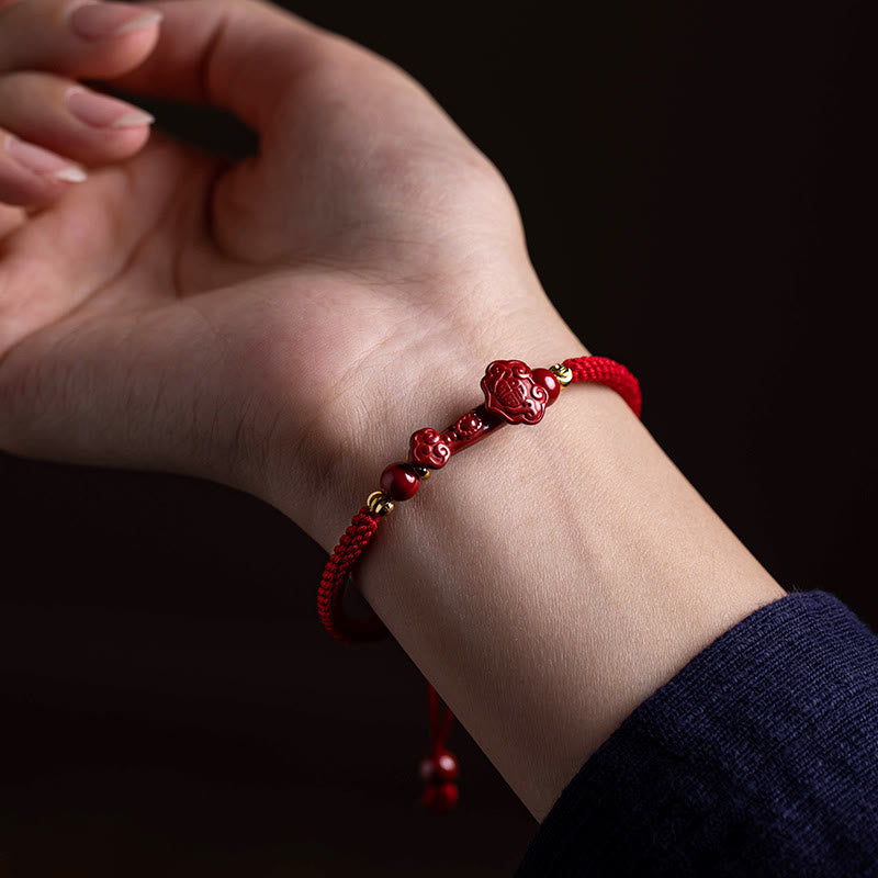 Bracelet tressé en fil rouge de 14 à 20 cm avec personnage Cinnabar Fu