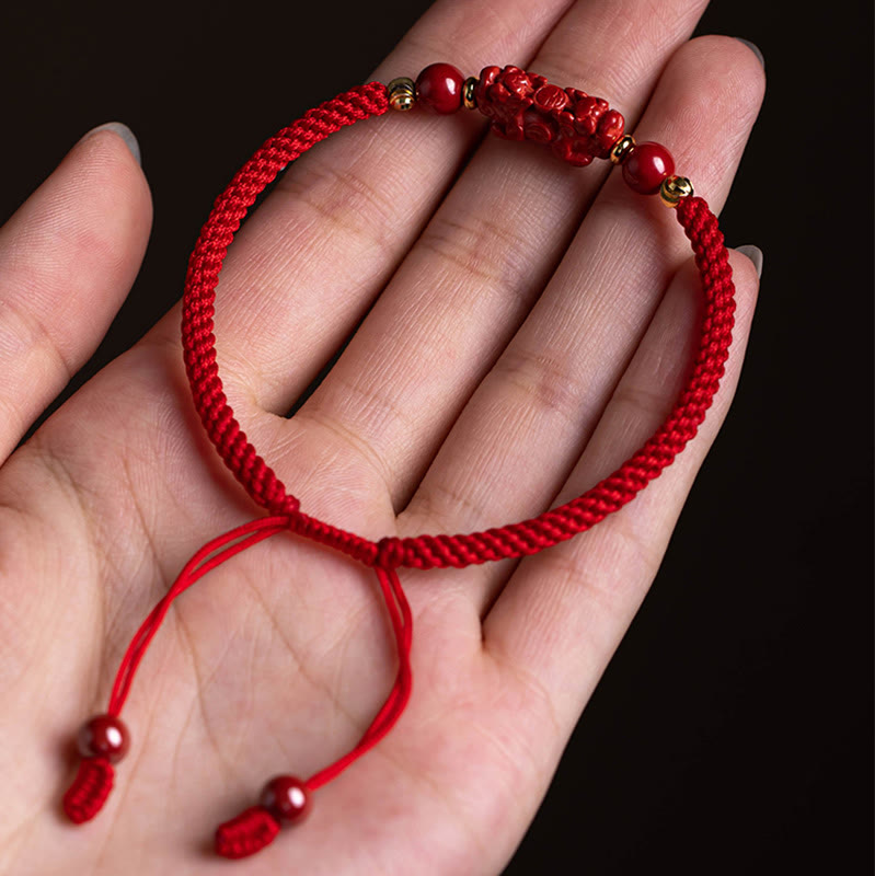 Bracelet tressé en fil rouge de 14 à 20 cm avec personnage Cinnabar Fu