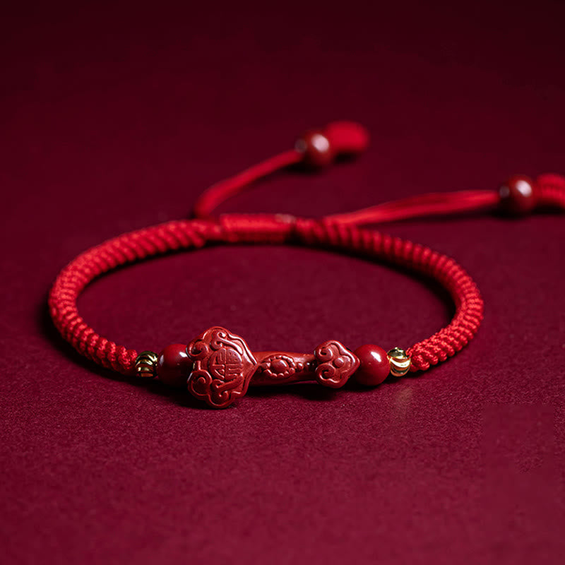 Bracelet tressé en fil rouge de 14 à 20 cm avec personnage Cinnabar Fu