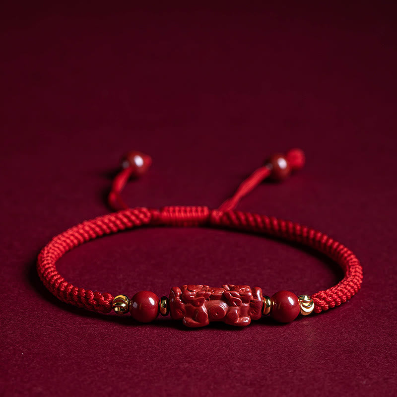 Bracelet tressé en fil rouge de 14 à 20 cm avec personnage Cinnabar Fu