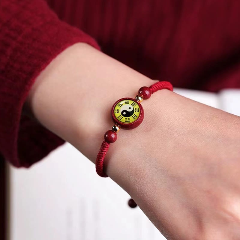 Bracelet Yin Yang en fil rouge cinabre pour la chance et l'équilibre