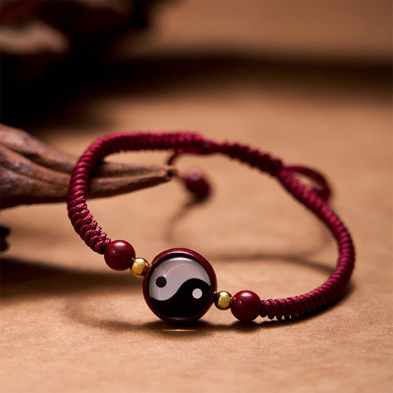 Bracelet Yin Yang en fil rouge cinabre pour la chance et l'équilibre