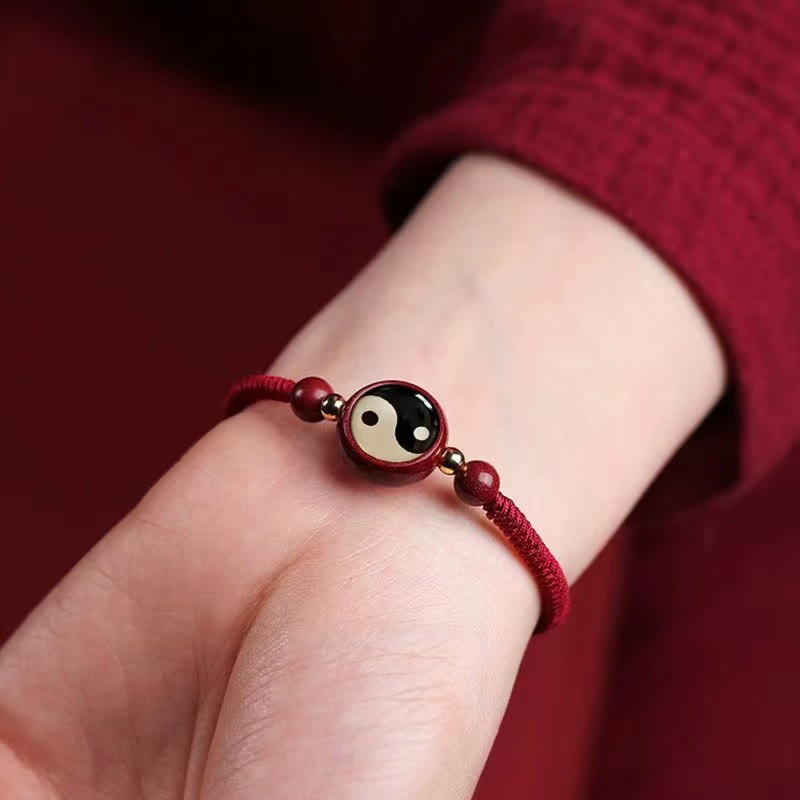 Bracelet Yin Yang en fil rouge cinabre pour la chance et l'équilibre