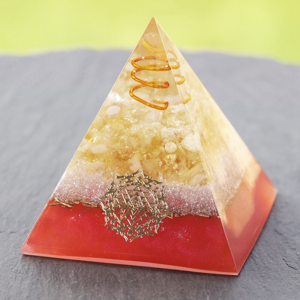 Pyramide de manifestation d'orgone en citrine