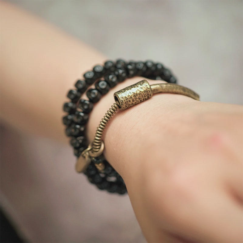 Bracelet spirituel triple tour en cuivre et coquille de noix de coco