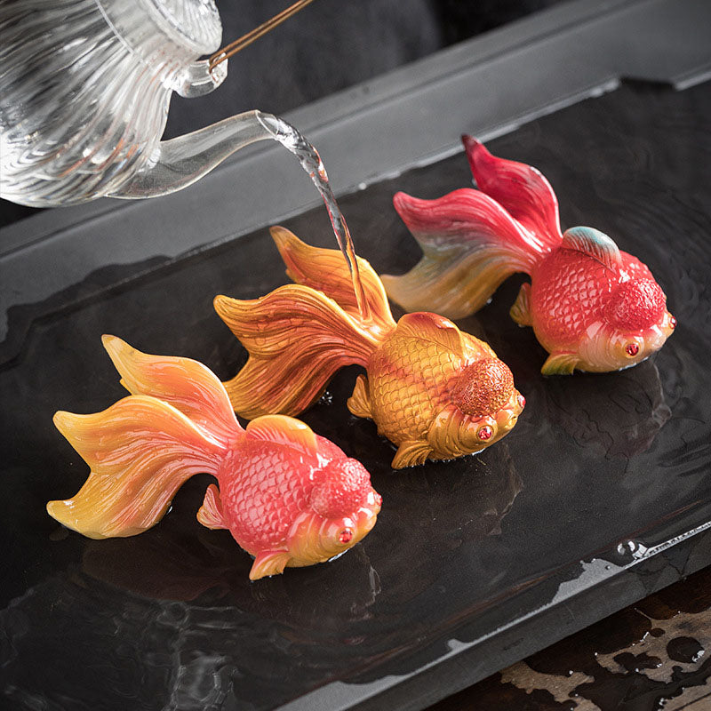 Figurine de poisson koï en résine changeant de couleur pour la richesse et la chance