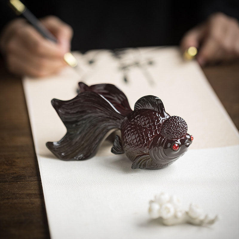 Figurine de poisson koï en résine changeant de couleur pour la richesse et la chance