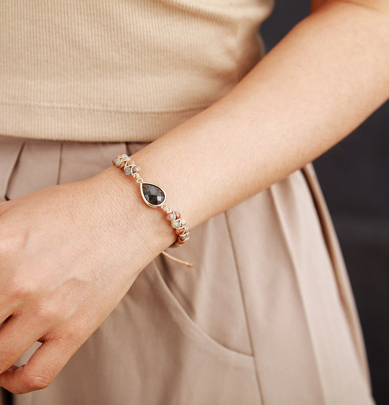 Bracelet de protection en pierres précieuses colorées de Bohème