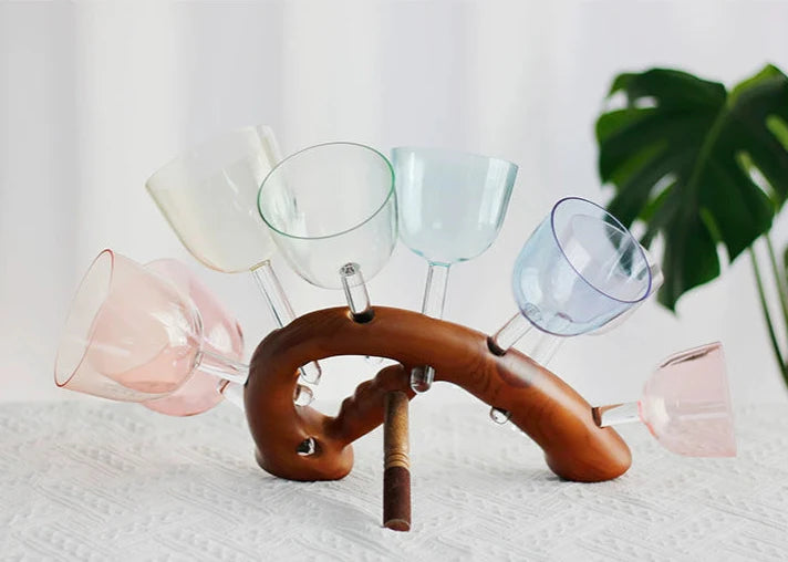 Bol chantant en cristal coloré avec poignée