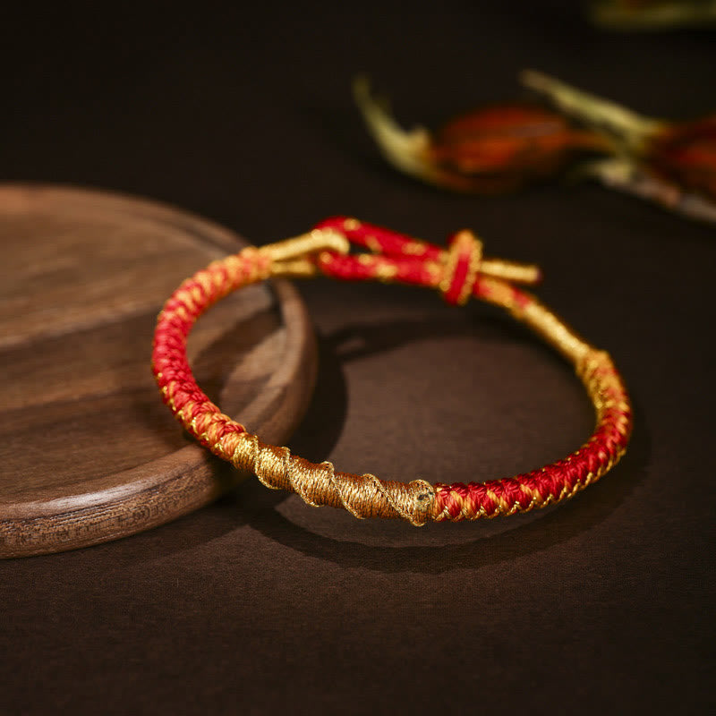 Bracelet en fil d'or coloré avec nœud en écailles de dragon tibétain et cordon rouge