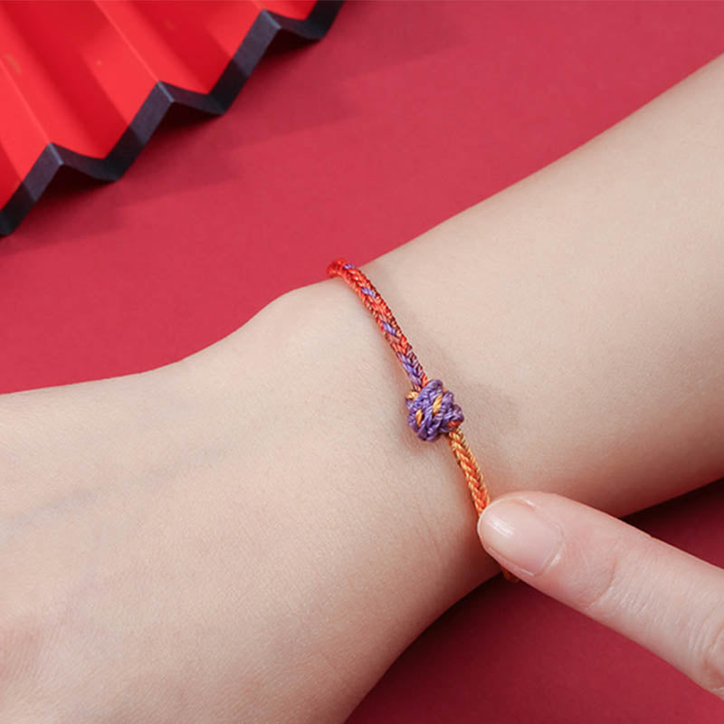 Bracelet en corde tressée colorée violette, dorée et rouge pour l'équilibre
