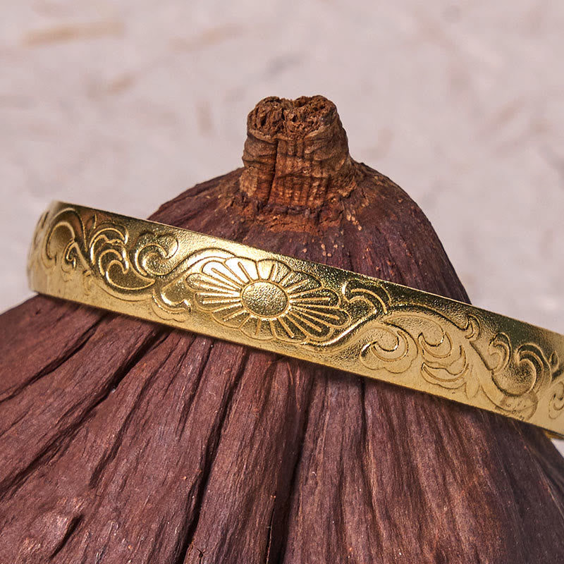 Bracelet manchette en cuivre avec marguerite et vigne pour prendre soin de soi et porter chance