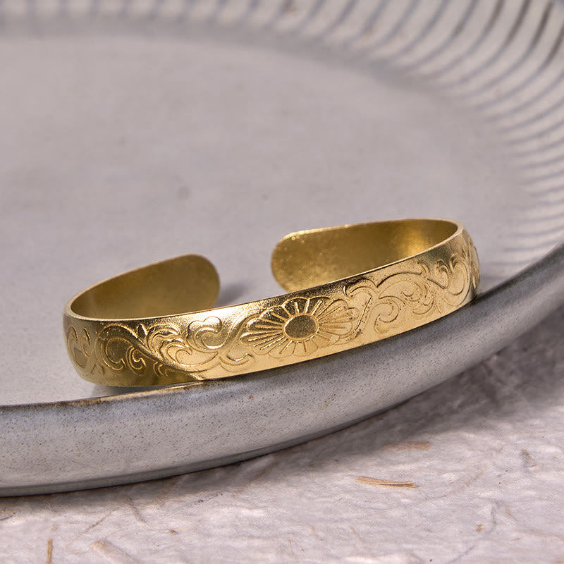Bracelet manchette en cuivre avec marguerite et vigne pour prendre soin de soi et porter chance