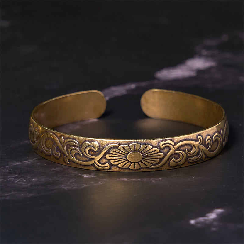 Bracelet manchette en cuivre avec marguerite et vigne pour prendre soin de soi et porter chance