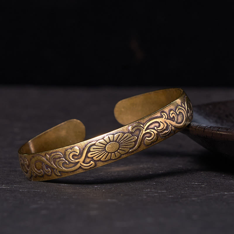 Bracelet manchette en cuivre avec marguerite et vigne pour prendre soin de soi et porter chance