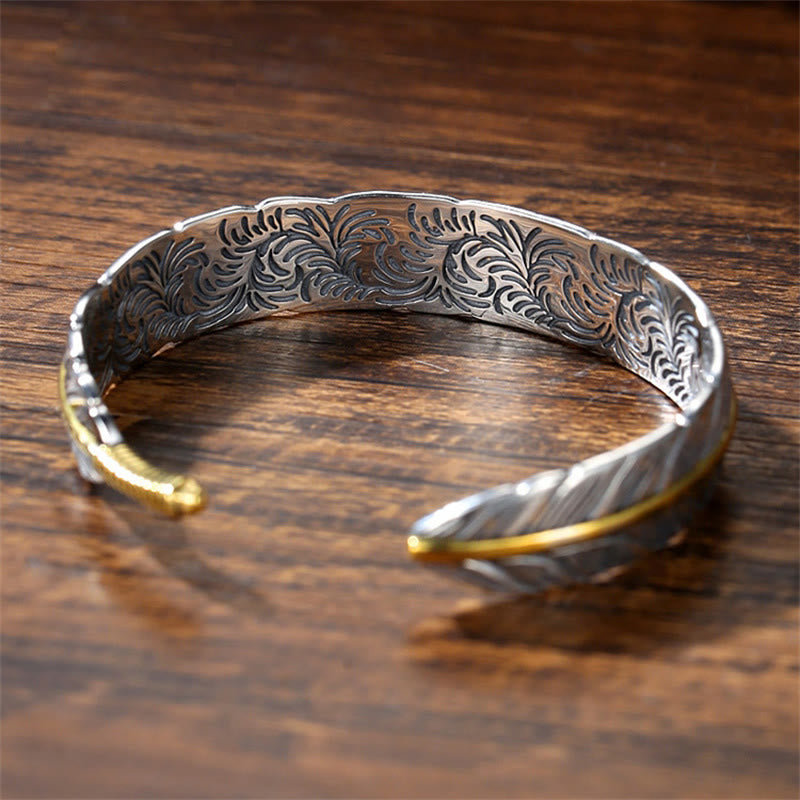 Bracelet manchette en cuivre sculpté avec motif de plumes pour la chance et la richesse