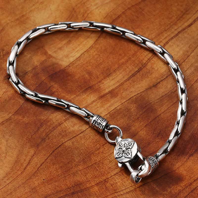 Bracelet de force Om Mani Padme Hum en argent plaqué cuivre