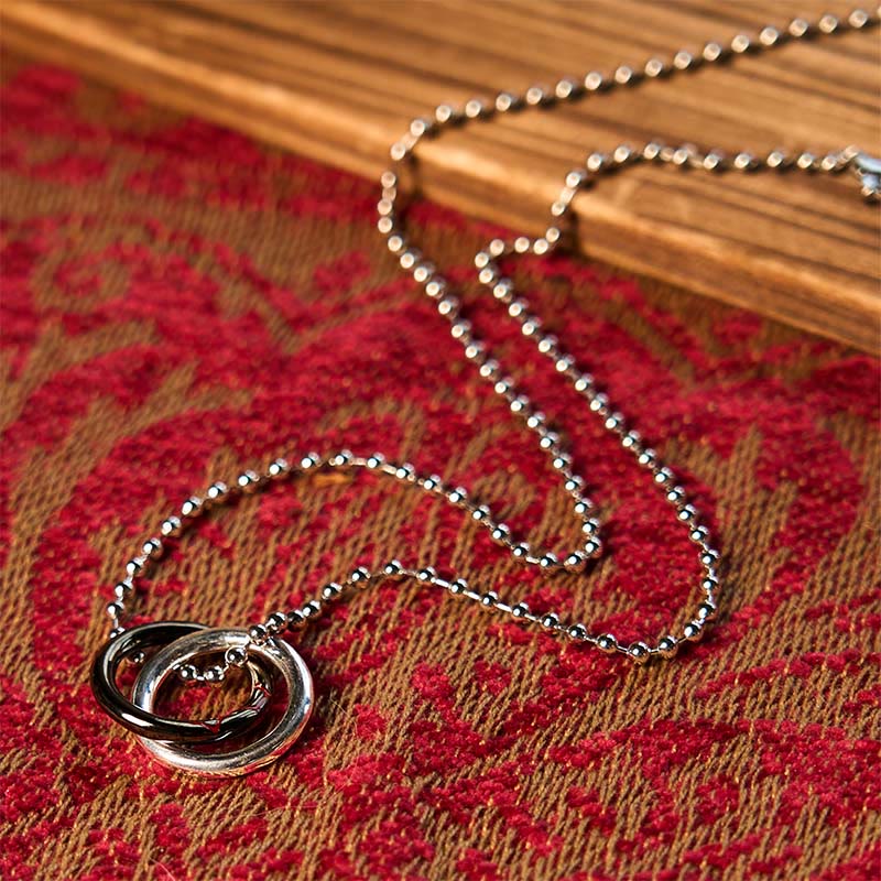 Collier Yin Yang en cuivre Qiankun Hoop Balance Chance