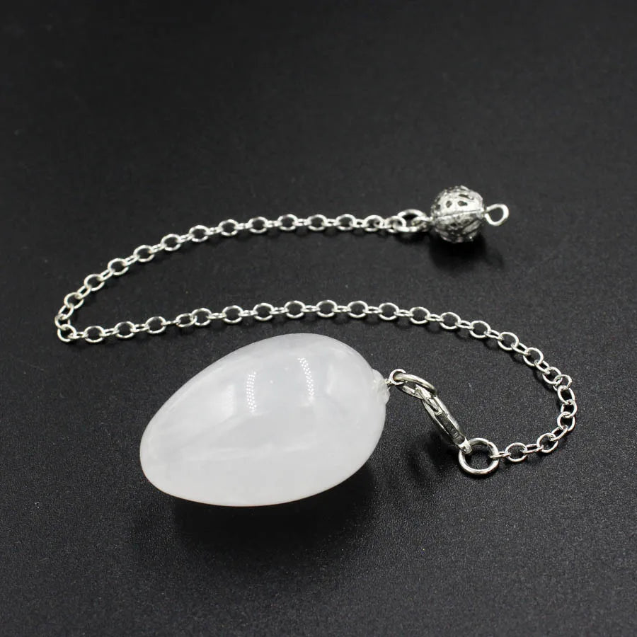Pendule en forme d'œuf de cristal : quartz rose et plus