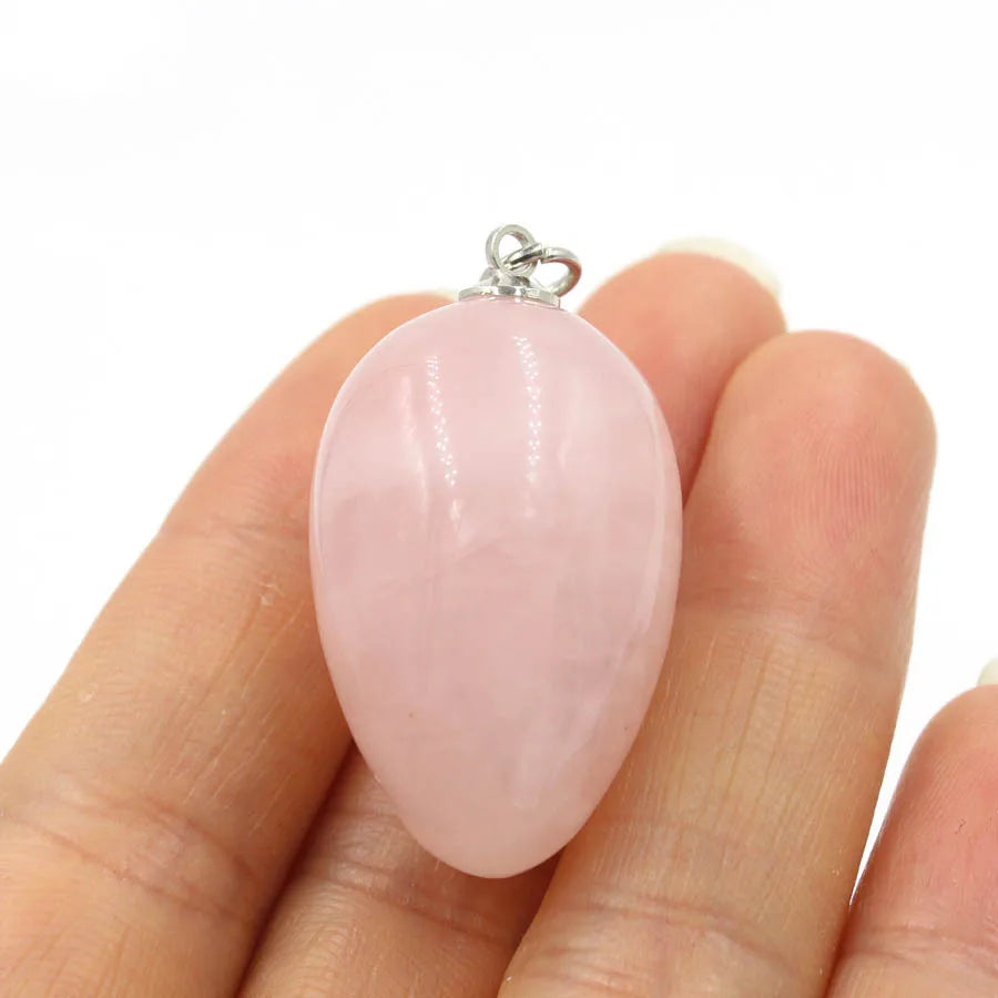 Pendule en forme d'œuf de cristal : quartz rose et plus