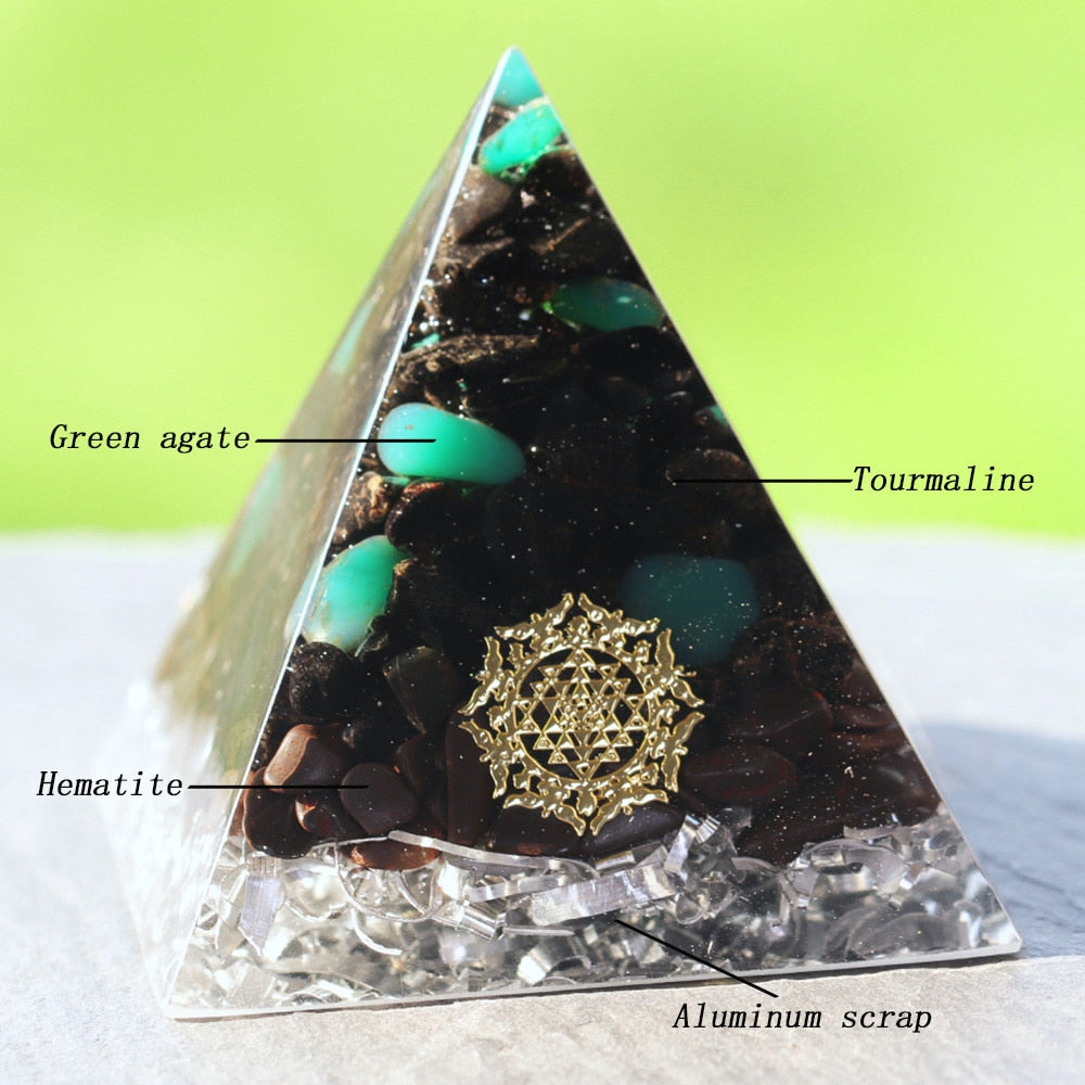 Pyramide d'orgone protectrice en cristal