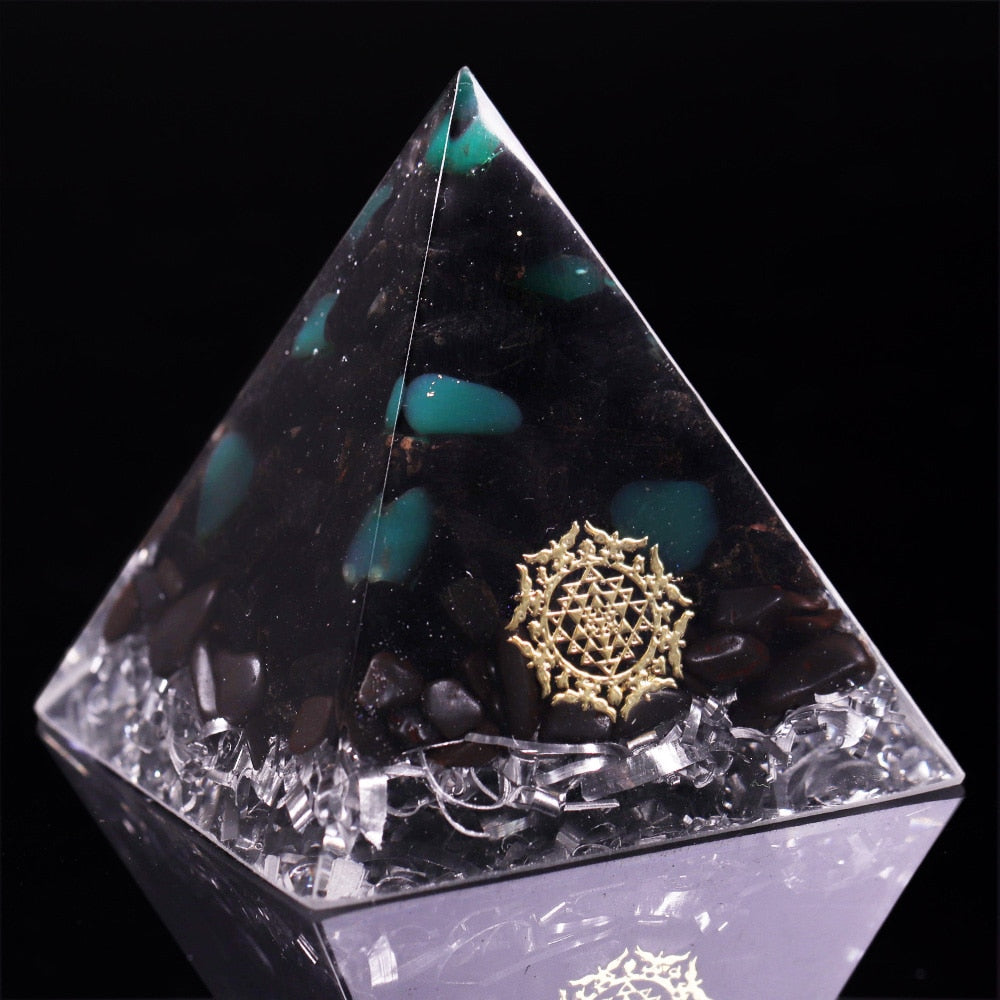 Pyramide d'orgone protectrice en cristal