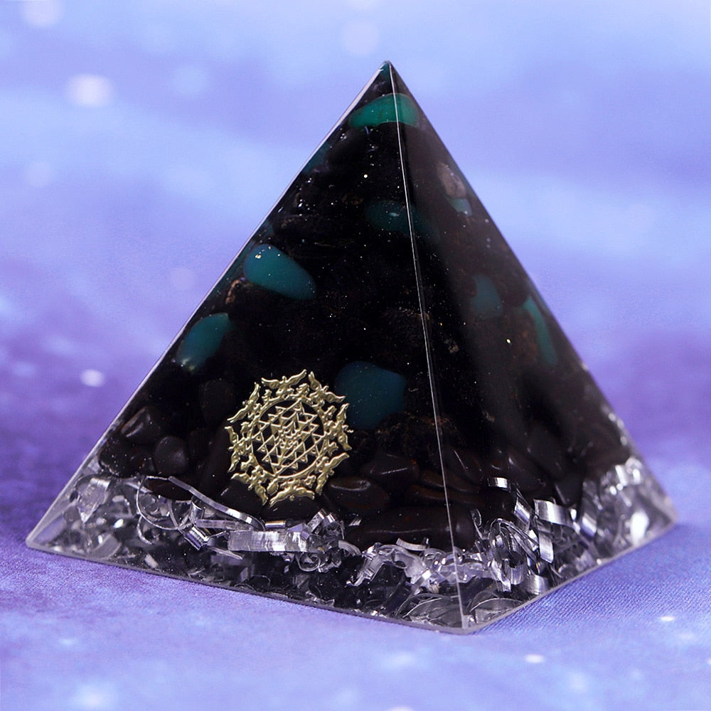 Pyramide d'orgone protectrice en cristal