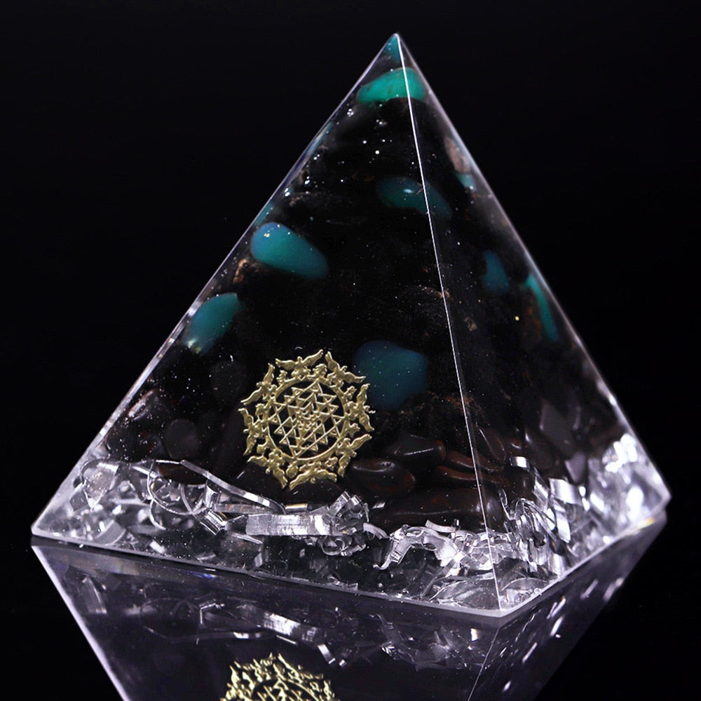 Pyramide d'orgone protectrice en cristal
