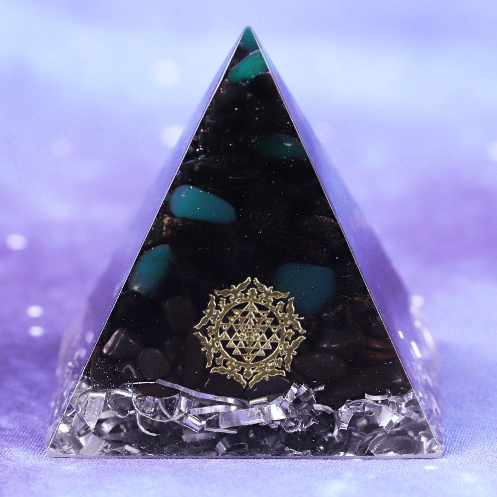 Pyramide d'orgone protectrice en cristal