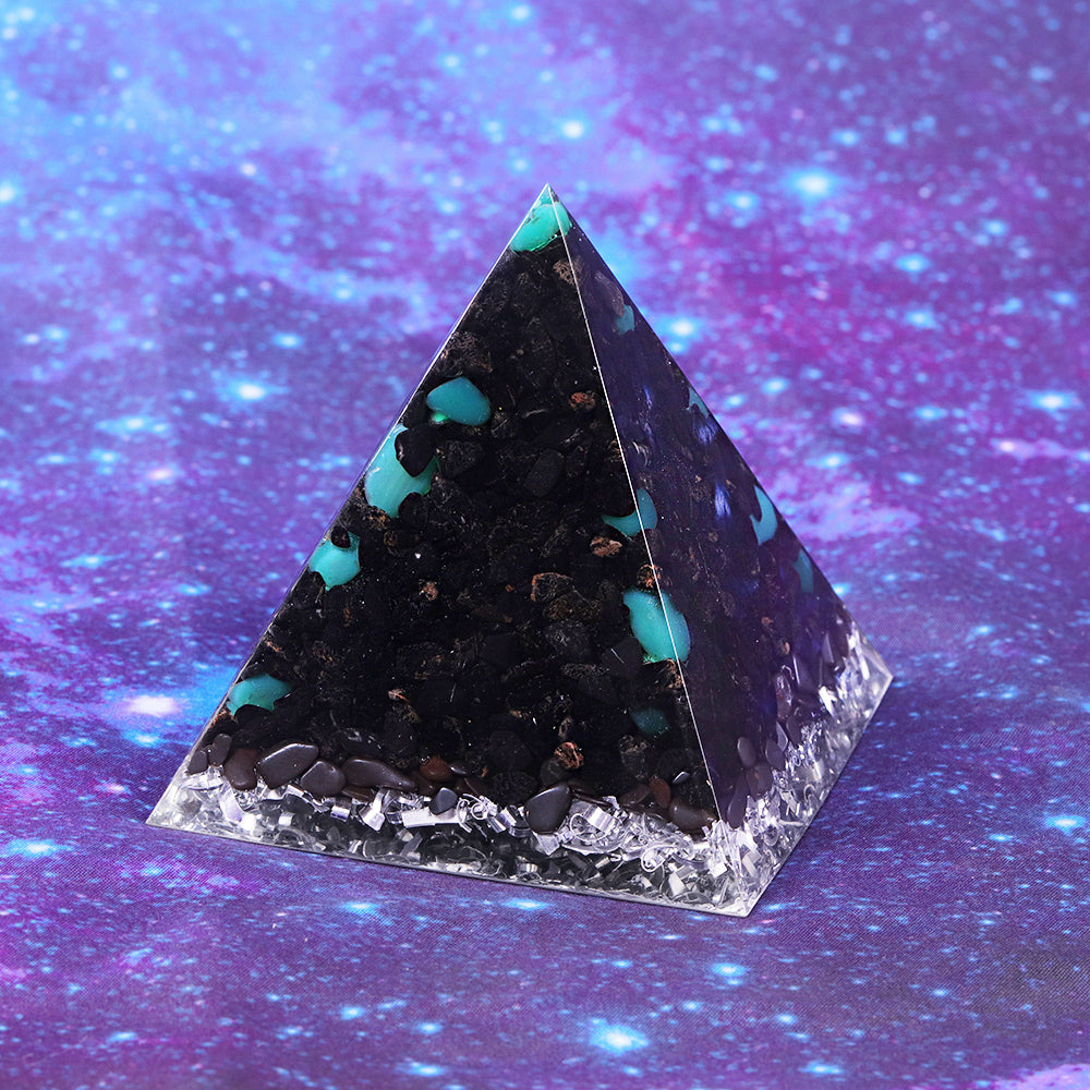 Pyramide d'orgone protectrice en cristal