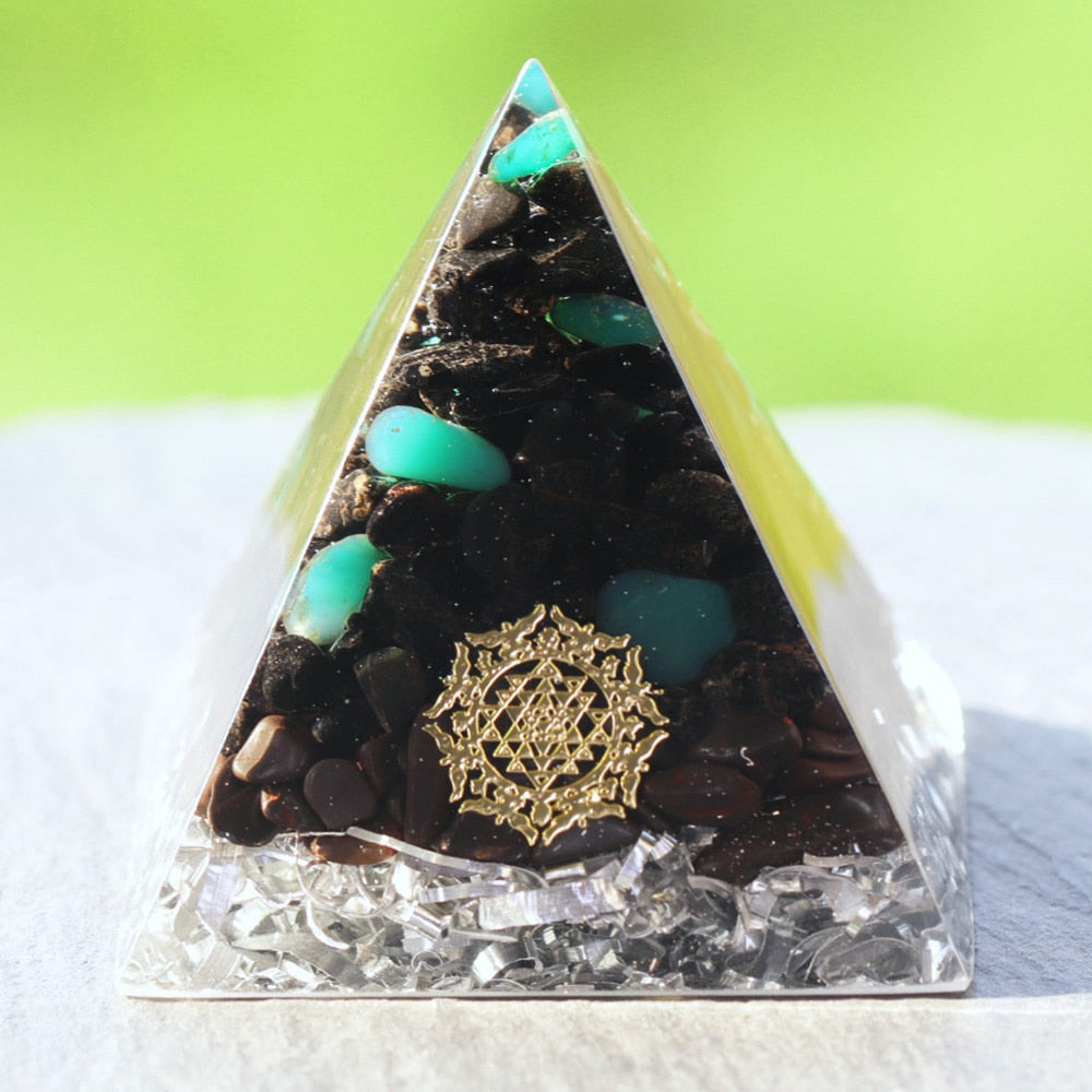 Pyramide d'orgone protectrice en cristal