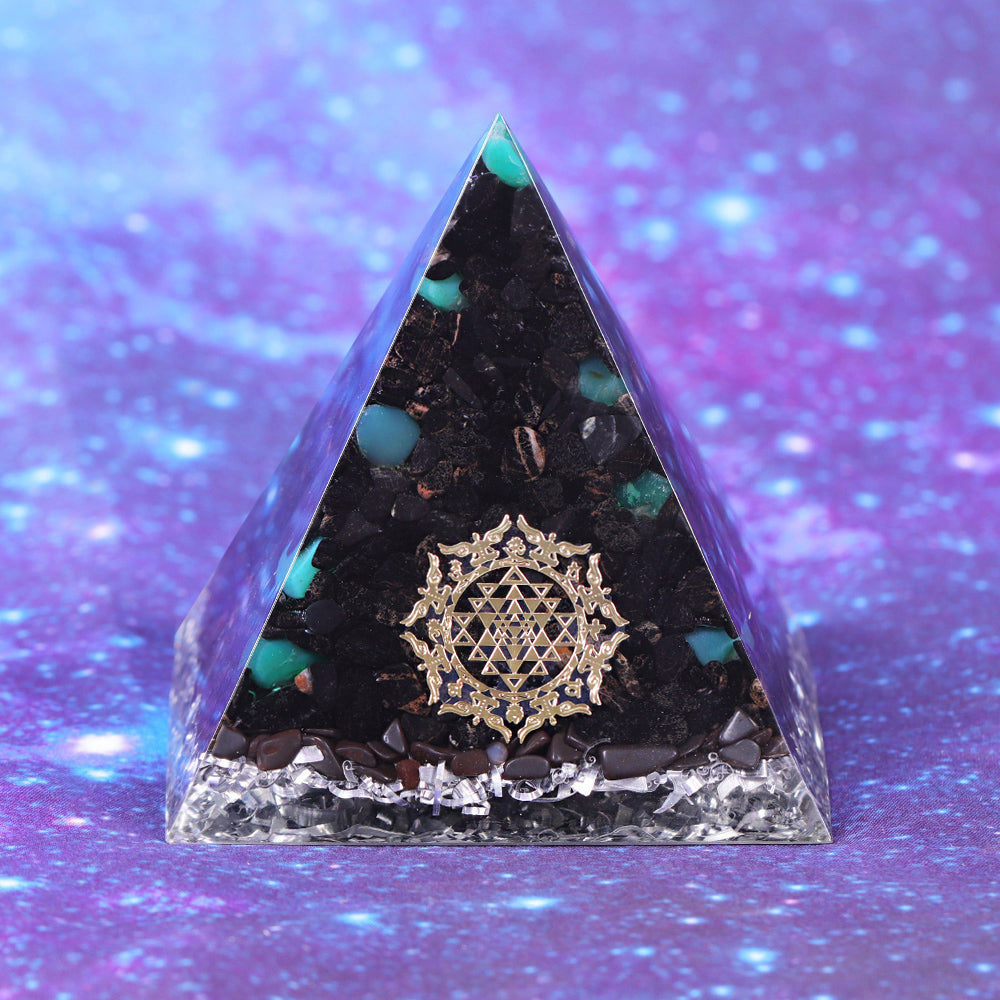 Pyramide d'orgone protectrice en cristal