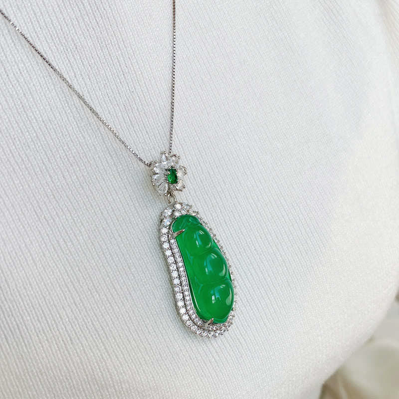 Collier pendentif porte-bonheur en jade cyan pour le succès et la guérison