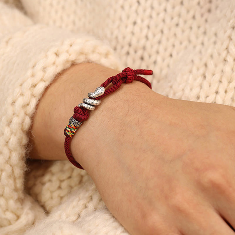 Bracelet en argent sterling rouge foncé 14-17 cm avec pièce de monnaie serpent et cordon rouge