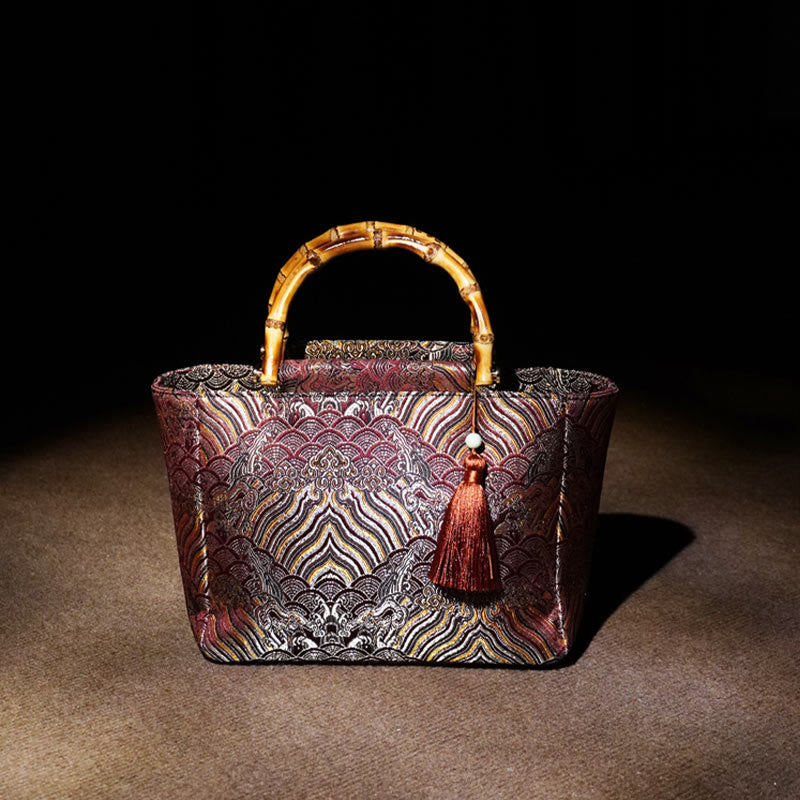 Sac à pompon en perles avec poignée en bambou et bijoux spirituels magenta foncé