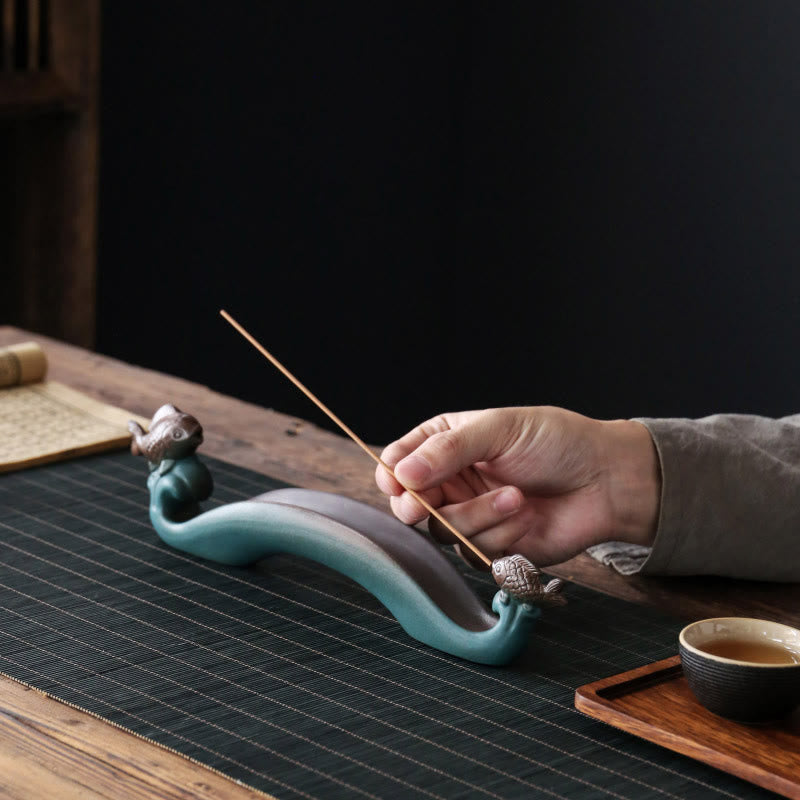 Brûleur d'encens en céramique double poisson koï pour l'harmonie et la guérison