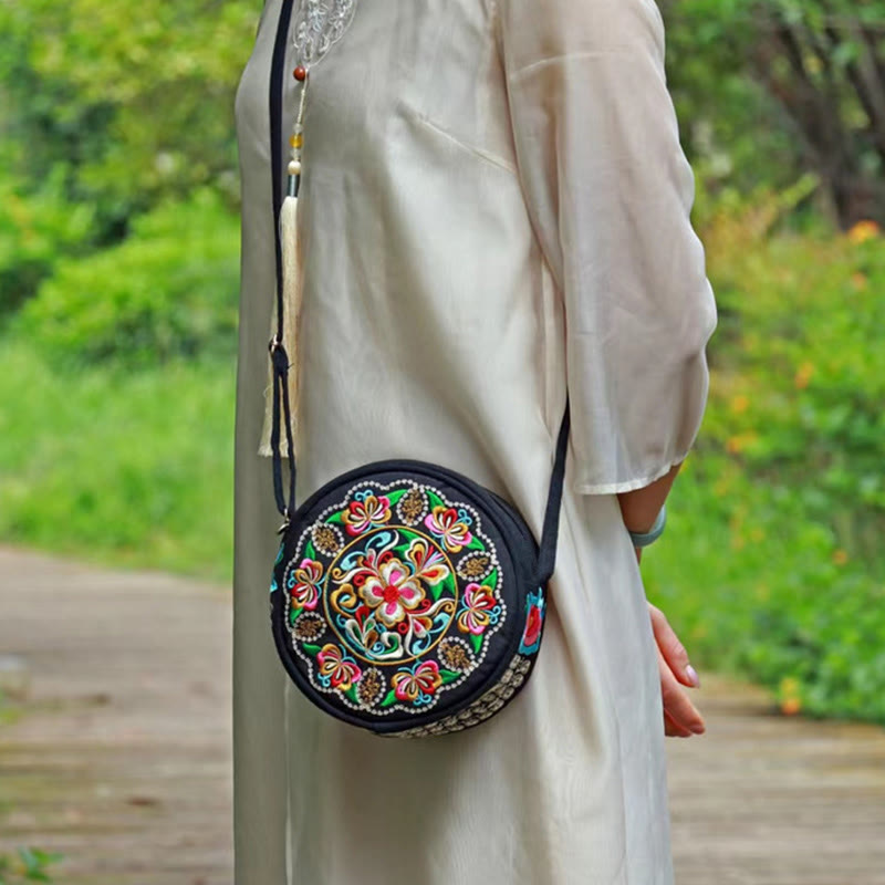 Sac bandoulière en toile brodée de fleurs double face | Accessoire spirituel