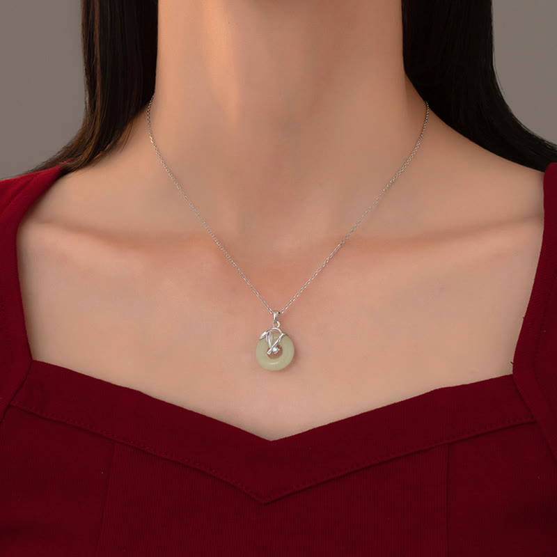 Pendentif de prospérité en jade Hetian en argent sterling 925 et feuille de bambou