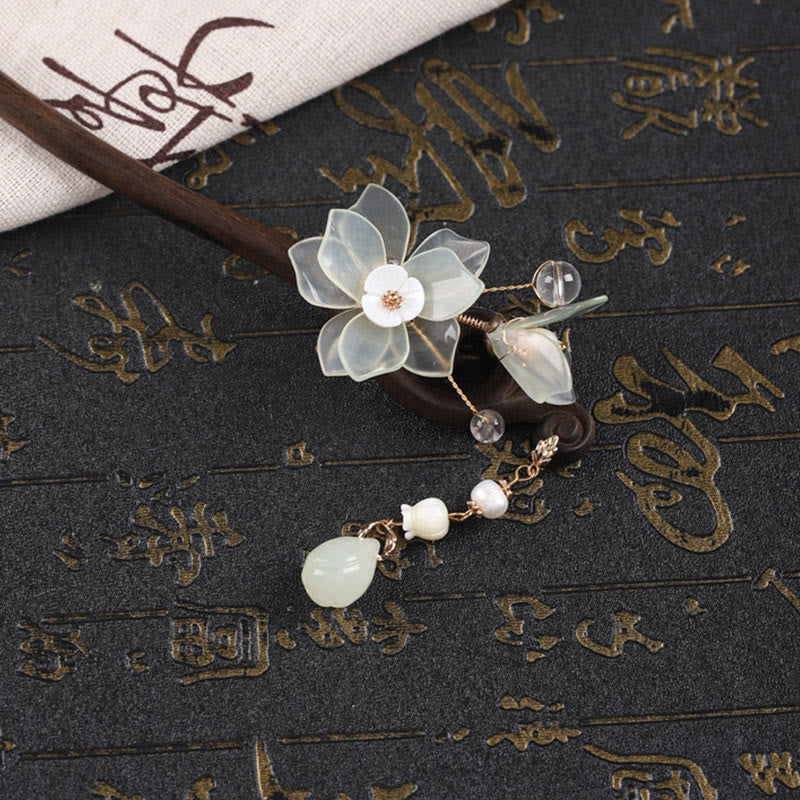 Épingle à cheveux chinoise en jade et ébène avec pompon en magnolia