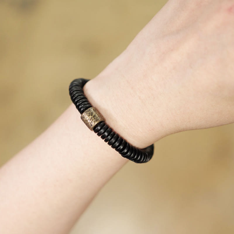 Bracelet apaisant en bois d'ébène et laiton | Bijoux de paix et d'ancrage