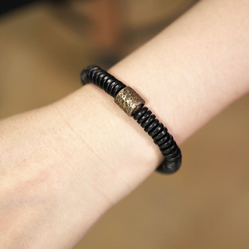 Bracelet apaisant en bois d'ébène et laiton | Bijoux de paix et d'ancrage