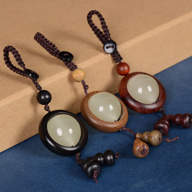 Porte-clés en bois d'ébène « Paix » | Perles lumineuses en bois de santal rouge et vert